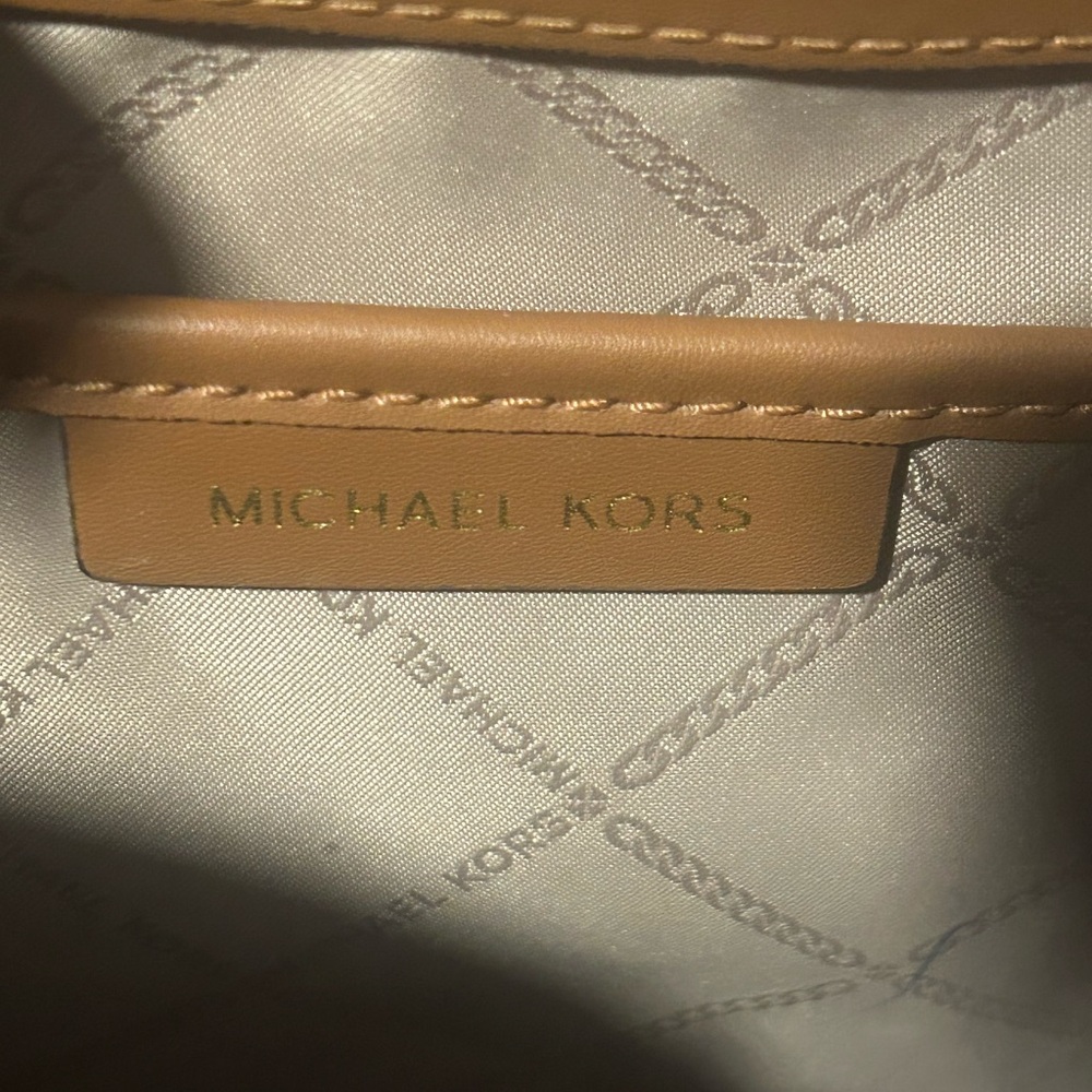 “WHAT’S UR PRICE?” Michael Kors Medium Devon Brown Tan Bucket Shoulder Bag 👜 - Picture 6 of 10